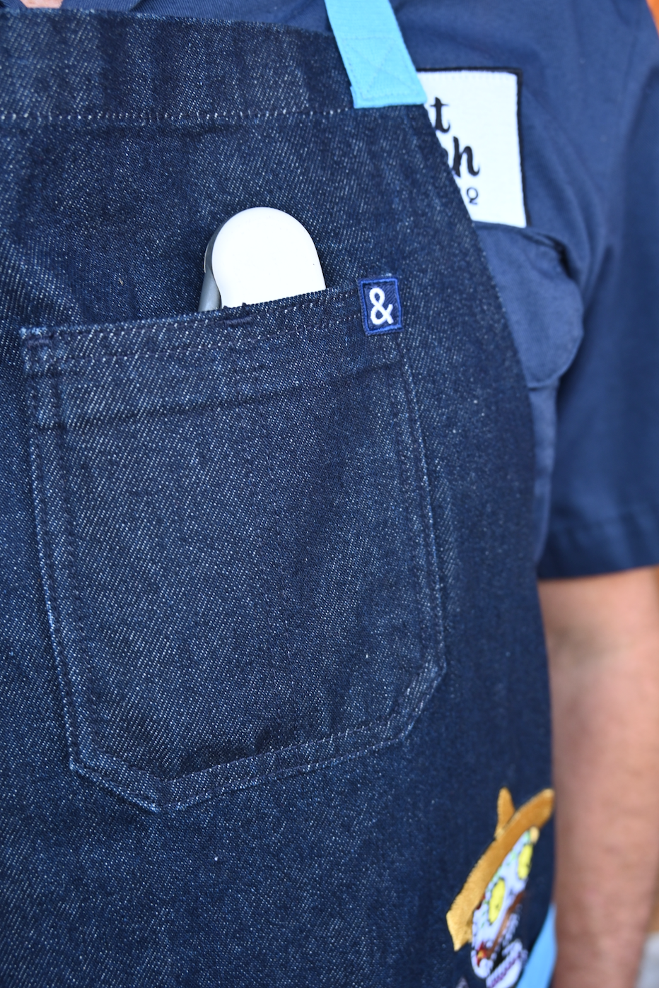 hedley-and-bennett-meat-church-apron-navy-r1 Screenshot_2024-07-03_at_2.52.10_PM.png